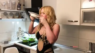 Sophies erste Kochstunde - Der geile NS Gurkensalat No. 1 mit SteffiBlond