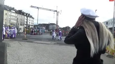 100% PUBLIC!!!!KARNEVAL in Düsseldorf (SPERMAWALK) mit Lena-Loch