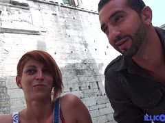 Schlampe mit roten Haaren macht einfach alles